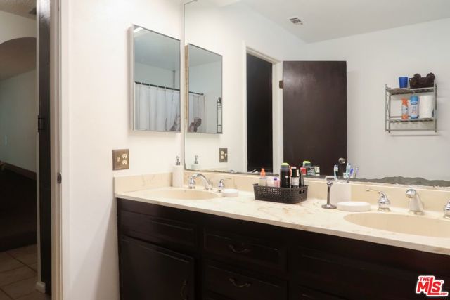 16065 Porter Avenue, Riverside CA: https://media.crmls.org/mediaz/dba3b5b1-10ec-4e99-a7f7-215c05d0246e.jpg