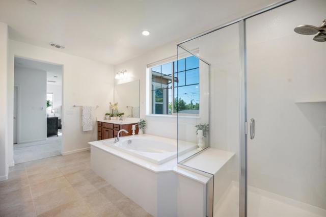712 Baxter Way, Gilroy CA: https://media.crmls.org/mediaz/dba4a803-6949-441e-986f-b046fa97ae85.jpg