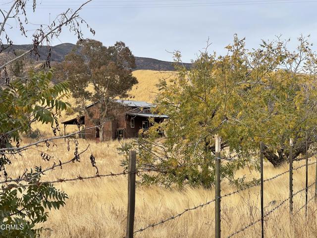 2170 Aliso Park Road, Cuyama CA: https://media.crmls.org/mediaz/dba4e95d-06a1-4229-a836-3bf8c7859d2e.jpg