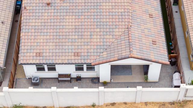 2102 White Oak Drive, Hollister CA: https://media.crmls.org/mediaz/dba54228-c29e-45c0-82fc-c443e8adbe73.jpg