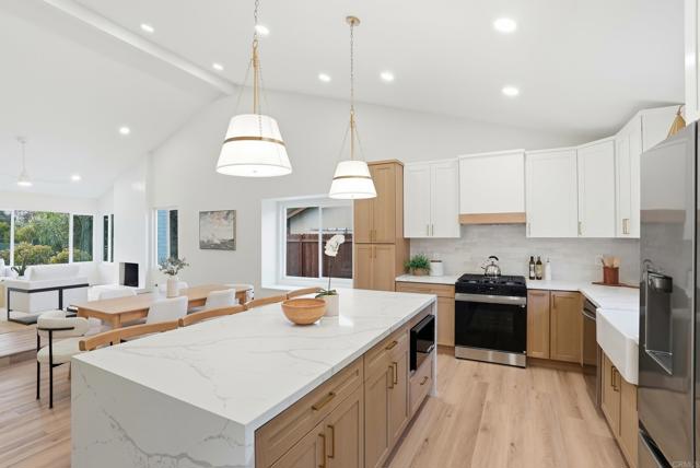 Detail Gallery Image 9 of 37 For 1203 Branding Iron Cir, Vista,  CA 92081 - 4 Beds | 3 Baths