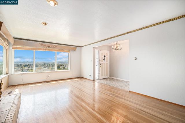 5955 Ralston Ave, Richmond CA: https://media.crmls.org/mediaz/dba5f6bc-c8ea-4115-ab4b-495f11a26912.jpg