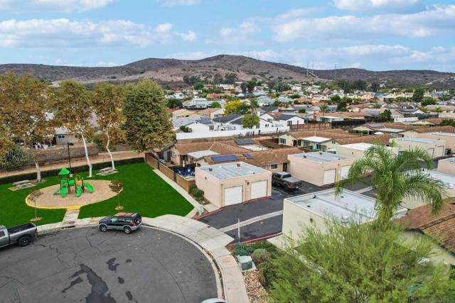 10220 Princess Sarit Way, Santee CA: https://media.crmls.org/mediaz/dba5fdcd-7590-4bdd-8fce-2e061b4ee745.jpg