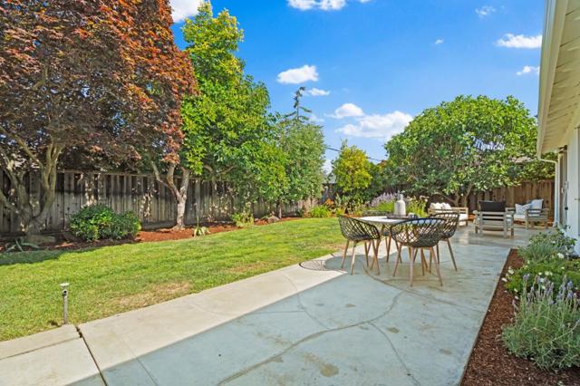 1861 Limetree Lane, Mountain View CA: https://media.crmls.org/mediaz/dba600ef-a1a0-48a6-86e8-581d094893af.jpg