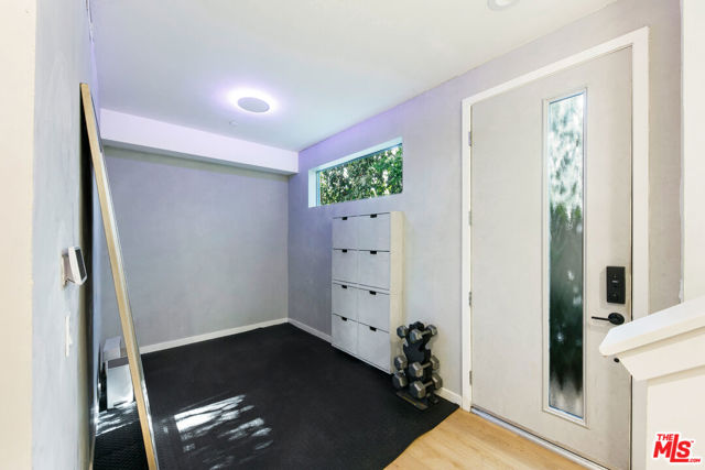 3288 N Canary Way, Los Angeles CA: https://media.crmls.org/mediaz/dba69053-8e84-4374-9afb-7e0d3e8938e3.jpg