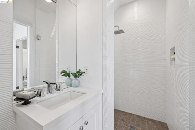 Image 42 of 59 For 231 Bonita Ave