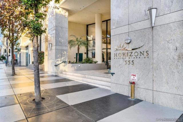 555 Front St, San Diego CA: https://media.crmls.org/mediaz/dba79a7f-c8cd-4dbd-8274-a9cd3e63fffd.jpg