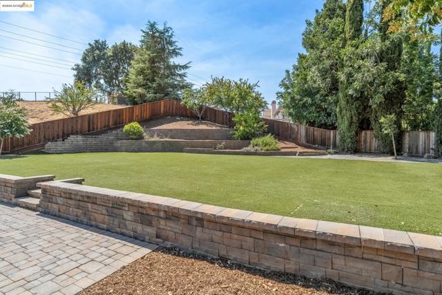 1051 Kaski Ln, Concord CA: https://media.crmls.org/mediaz/dba7ba49-1e98-4d27-a29a-5713ab8f5c07.jpg