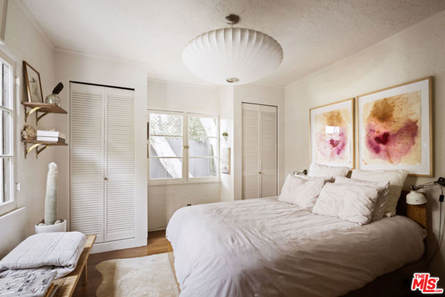 1012 Superba Avenue, Venice CA: https://media.crmls.org/mediaz/dba88c0b-c1d6-4cf0-81fc-2088ce7c0000.jpg