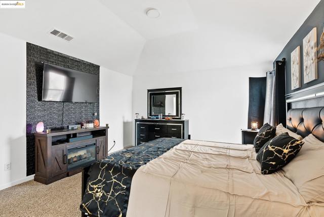 2105 Bedrock Way, Antioch CA: https://media.crmls.org/mediaz/dba8f3c7-19ed-4c88-8364-0b957afa23ee.jpg