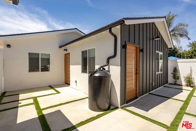 7413 Jamieson Avenue, Reseda CA: https://media.crmls.org/mediaz/dba93264-82aa-4ed2-bf53-65f1b85ddca8.jpg