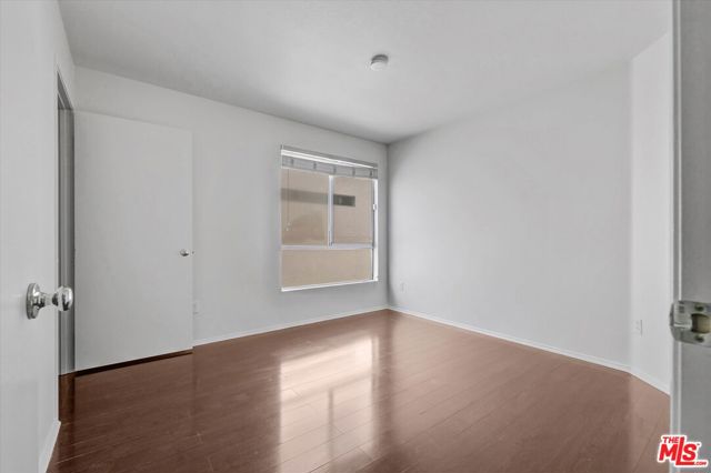 2279 Santa Ana Boulevard, Los Angeles CA: https://media.crmls.org/mediaz/dba96516-f1cd-412c-a7f3-19ba3319a016.jpg