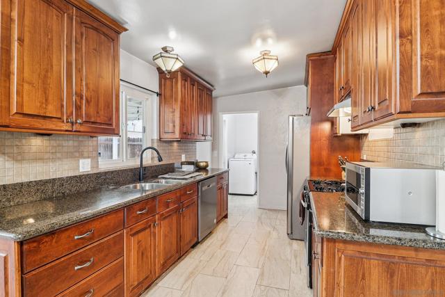 1097 Wayside Ave, El Cajon CA: https://media.crmls.org/mediaz/dbaa4d47-d077-4b3b-bc92-60b58b59e148.jpg