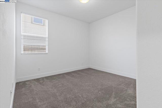 946 Osprey Dr, Lathrop CA: https://media.crmls.org/mediaz/dbaa8085-e5d4-4f4c-8074-ee345bceb47a.jpg