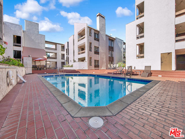 1325 Valley View Road, Glendale CA: https://media.crmls.org/mediaz/dbaaa79d-02ed-4f83-aafa-fc8dccb0299a.jpg