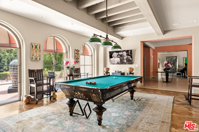 4009 Valley Meadow Road, Encino CA: https://media.crmls.org/mediaz/dbab1073-f412-44ce-a868-80477c3fe5dc.jpg