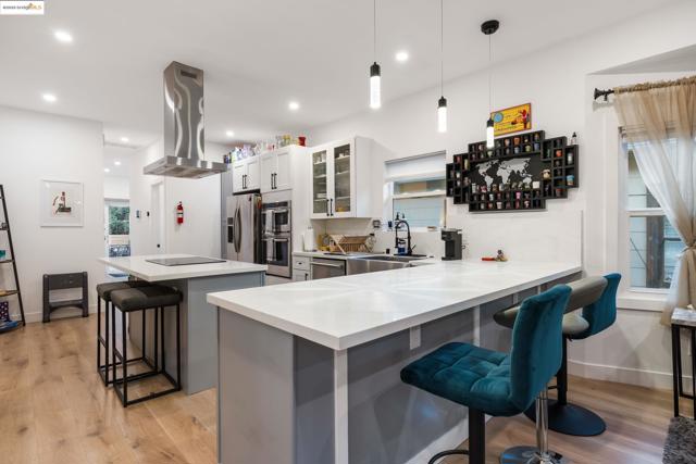 75 Echo Ave, Oakland CA: https://media.crmls.org/mediaz/dbabe7da-9b65-411d-b316-50082bbaf8c0.jpg