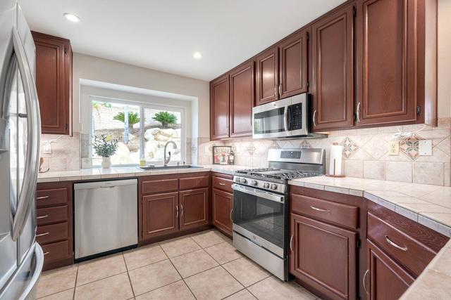 Detail Gallery Image 10 of 35 For 31202 Enfield Ln, Temecula,  CA 92591 - 5 Beds | 3 Baths