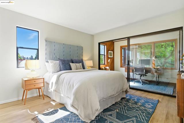 5321 Miles Ave, Oakland CA: https://media.crmls.org/mediaz/dbacd8dd-4111-4360-aebf-0e5ea2fcecc4.jpg