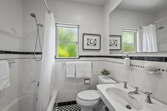 320 Jackson Street, San Mateo CA: https://media.crmls.org/mediaz/dbacef4e-5632-4498-b7eb-86b50b2bb45d.jpg