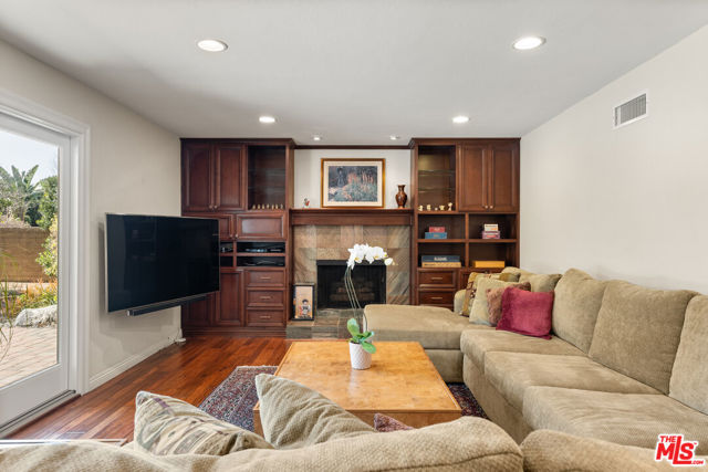 17992 Huntington Circle, Villa Park CA: https://media.crmls.org/mediaz/dbad66aa-7337-450a-9f73-23f821b0a1f0.jpg