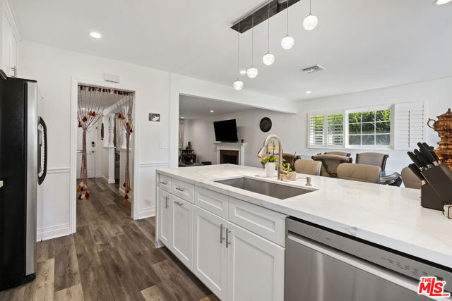 22509 Saticoy Street photo 5