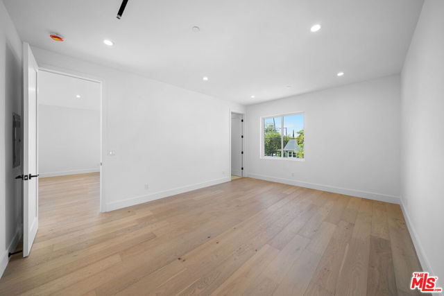 1688 N Sierra Bonita Avenue, Pasadena CA: https://media.crmls.org/mediaz/dbaf55d3-a764-44f8-8d68-599ed3716f37.jpg