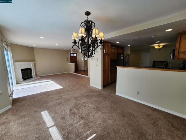 617 S Blackbrush Ln, San Ramon CA: https://media.crmls.org/mediaz/dbb077ab-754e-403f-91b4-39a17b26d1fd.jpg