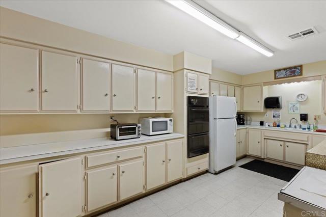 718 Sycamore Avenue, Vista CA: https://media.crmls.org/mediaz/dbb0dda5-0c2e-4f62-9a92-dec5c69fe27d.jpg