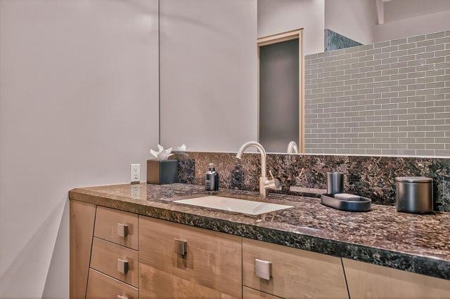 9 Rockcrest, Rancho Mirage CA: https://media.crmls.org/mediaz/dbb0ffca-4d5b-401d-ab7e-dd12dc5d4854.jpg