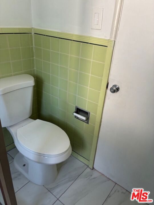1111 12th Street, Santa Monica CA: https://media.crmls.org/mediaz/dbb11355-a2d4-4138-96d1-81bff45d857a.jpg