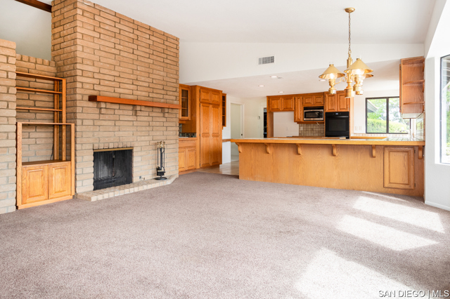 627 Elm Tree LN, Fallbrook CA: https://media.crmls.org/mediaz/dbb1aefa-04e2-433c-8a78-fd1d4ab2afc5.jpg