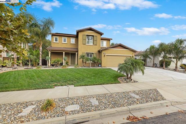 1050 Clear Lake Dr, Oakley CA: https://media.crmls.org/mediaz/dbb1d1c4-88bd-40c3-8490-1123e7fee855.jpg