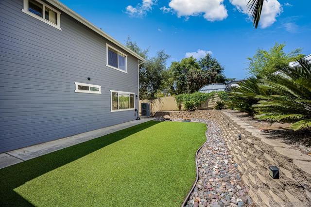 235 Loma Vista Pl, El Cajon CA: https://media.crmls.org/mediaz/dbb22b51-98ac-4958-9c88-ef92af58e0e1.jpg