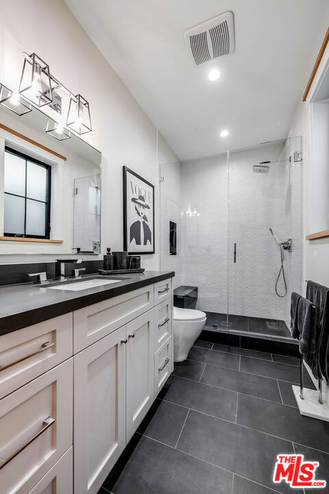 4365 Kraft Avenue, Studio City CA: https://media.crmls.org/mediaz/dbb23648-4e26-4d8d-a21f-f942100588d1.jpg