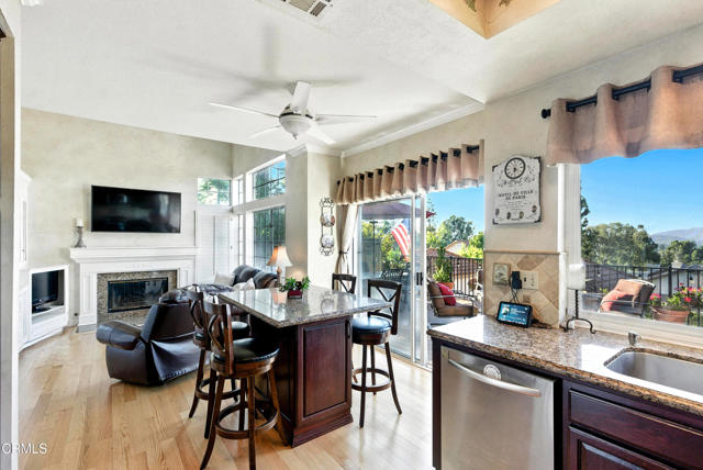 Detail Gallery Image 9 of 20 For 1095 Amberton Ln, Thousand Oaks,  CA 91320 - 3 Beds | 2/1 Baths