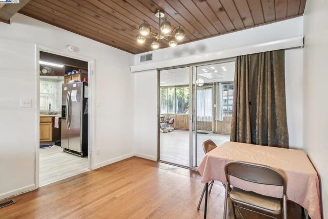 19136 Mayberry Dr, Castro Valley CA: https://media.crmls.org/mediaz/dbb32e42-c4c7-4d32-a735-43a80a911534.jpg