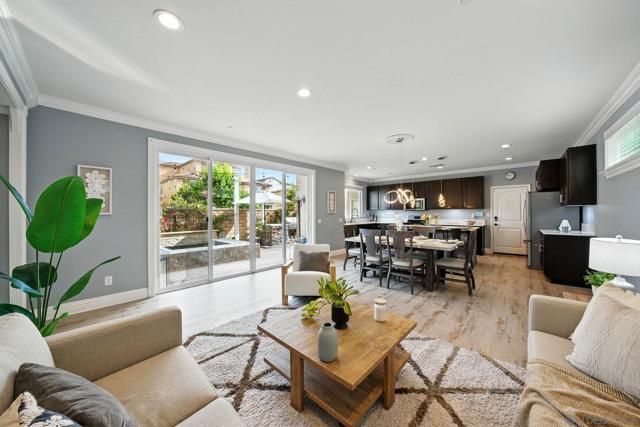 1705 Tuckers Grove Ave, Chula Vista CA: https://media.crmls.org/mediaz/dbb36526-ed29-4494-a6e3-7762a8df20e9.jpg