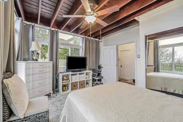 Image 34 of 55 For 370 Appian Way