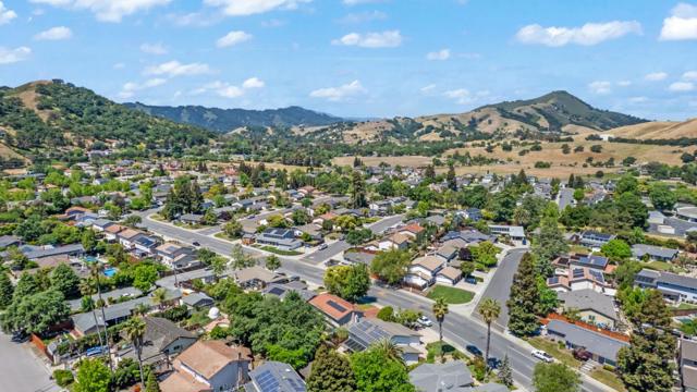 540 La Crosse Drive, Morgan Hill CA: https://media.crmls.org/mediaz/dbb36a53-b739-4875-bee1-d350d6324e35.jpg