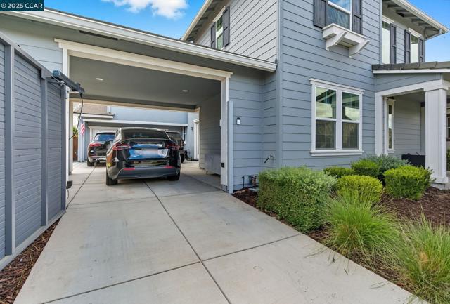 320 E Angelina Ave, Mountain House CA: https://media.crmls.org/mediaz/dbb36fcc-f117-4ece-8ca5-22a7ae8dd873.jpg