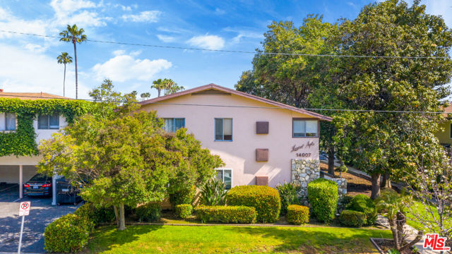 14007 Moorpark Street photo 4