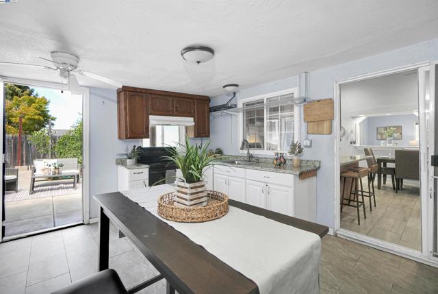 22633 Mossy Rock Drive, Hayward CA: https://media.crmls.org/mediaz/dbb51374-db5f-469e-9772-843e9cbcd0e4.jpg