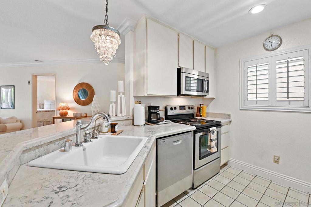 MLS #250036994SD image #10