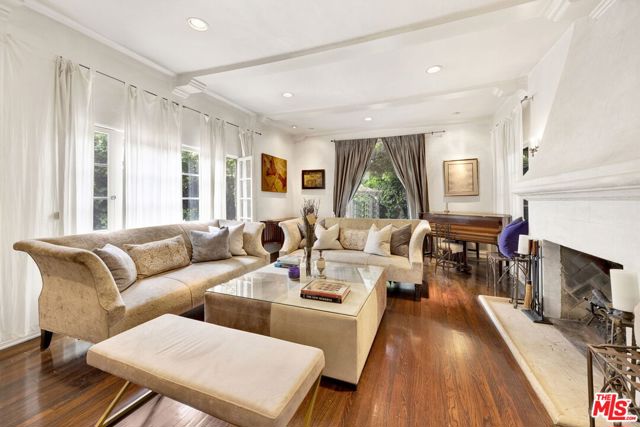 634 N Highland Avenue, Los Angeles CA: https://media.crmls.org/mediaz/dbb5b718-2f31-4ce1-90c0-a46b56dac62c.jpg