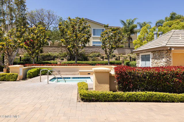 2874 Venezia Lane, Thousand Oaks CA: https://media.crmls.org/mediaz/dbb84424-d381-47ba-9c42-513dce1a4749.jpg