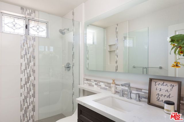 26430 Emerald Dove Drive, Valencia CA: https://media.crmls.org/mediaz/dbb87293-bc42-4ba5-9d30-5d933e57e598.jpg
