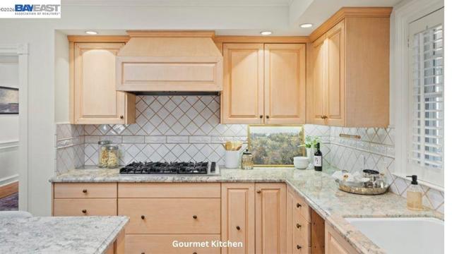 Image 22 of 60 For 5280 Sheridan Rd