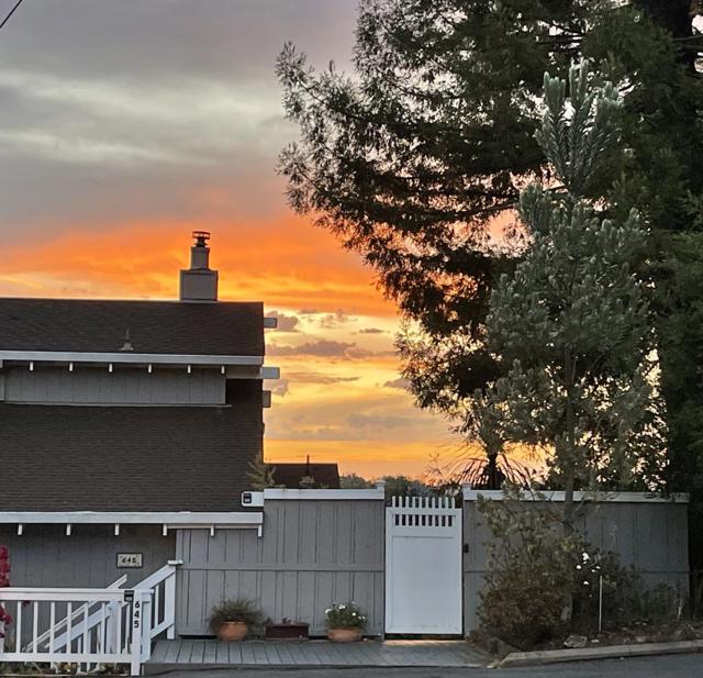 645 Skyward Drive, Aptos CA: https://media.crmls.org/mediaz/dbb8dac1-b1fb-4264-932a-f01868205c85.jpg