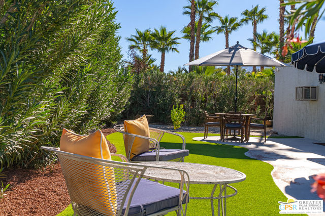 566 N Sunset Way, Palm Springs CA: https://media.crmls.org/mediaz/dbb8e779-b0fe-4d00-bffb-7fd8b77a57ff.jpg